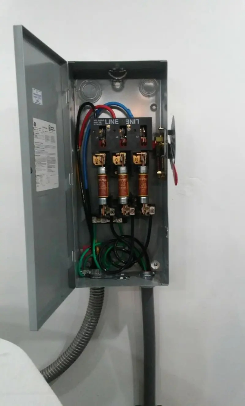 Three-phase disconnect switch installed for Smoke Detector Installation in Shady Hills